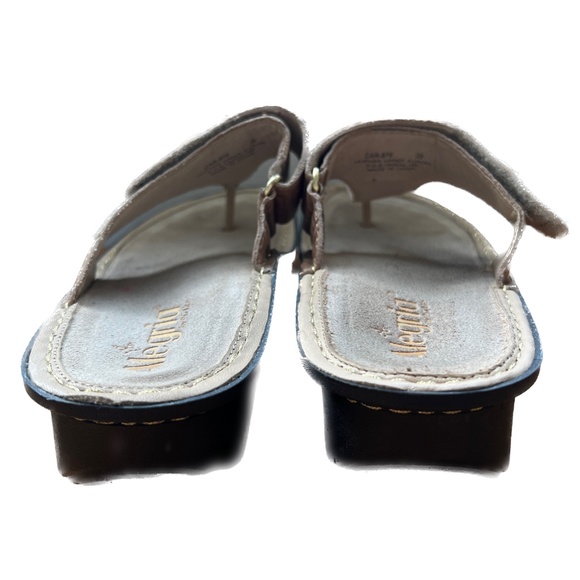 ALEGRIA Carina Sandals Tan Gold Casual Thong Flip Flop Size 39 Hieroglphics - Picture 7 of 10